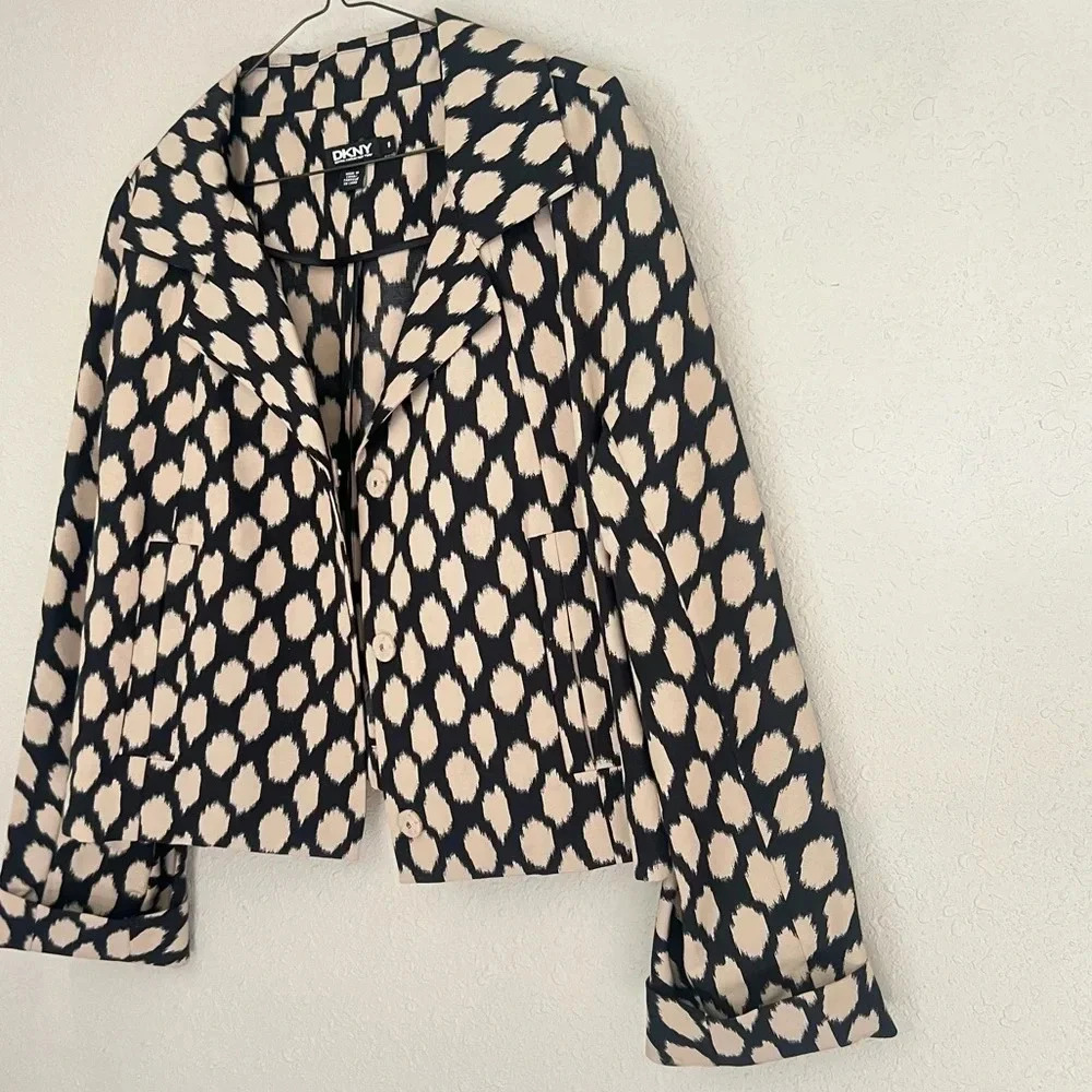 DKNY Blazer, comfortable office wear for women, office chic, beige casual blazer